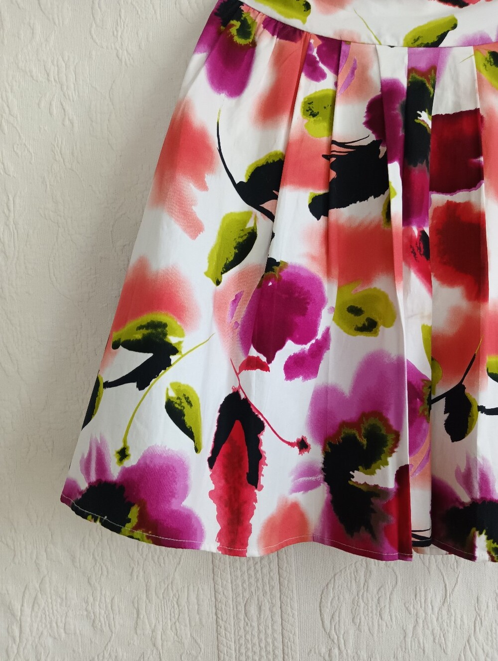 Worthington Saturated Floral A-Line Skirt  White Pink Red Pleated Knee Length SM - Picture 4 of 11